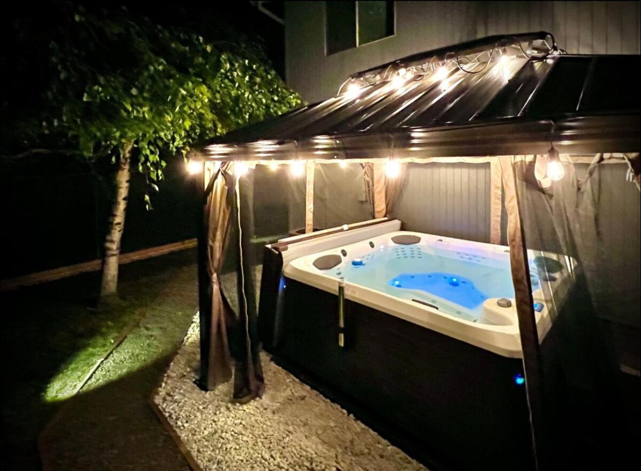Private Level Of The House With Spa Gresham Exterior foto