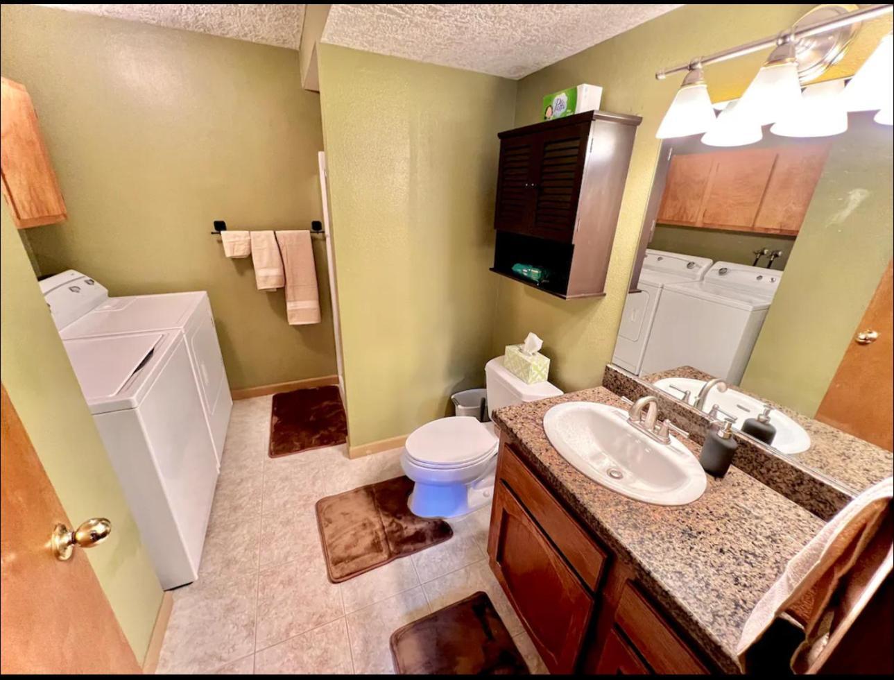Private Level Of The House With Spa Gresham Exterior foto